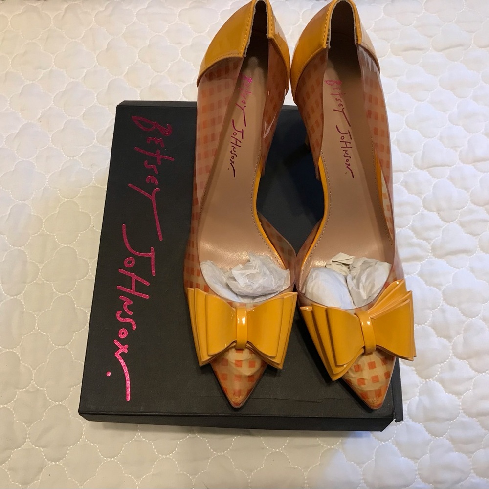 Betsy Johnson Kaison Orange gold/red patten leather bow high heel pump